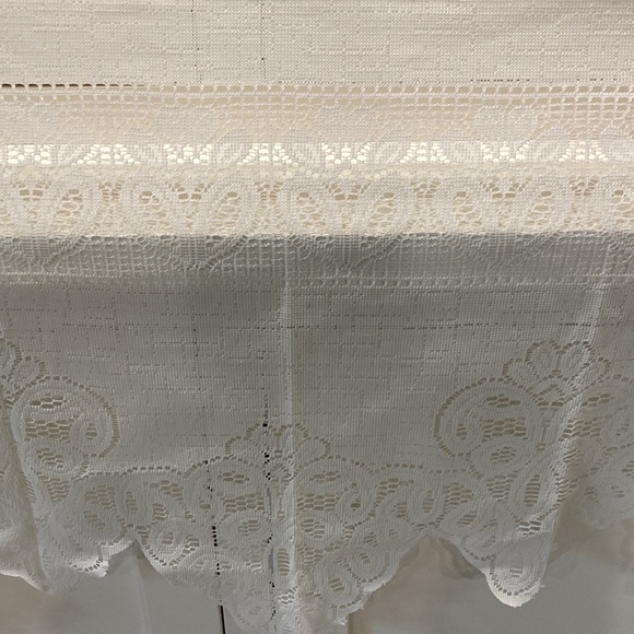 Lace curtain. Kitchen Curtain. 1 panel only. Pretty scalloped lace. - Picture 5 of 6